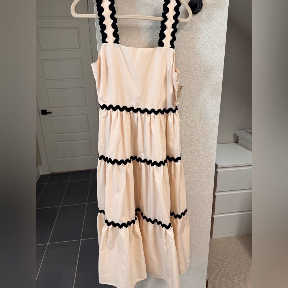 Entro NWT Maxi Dress